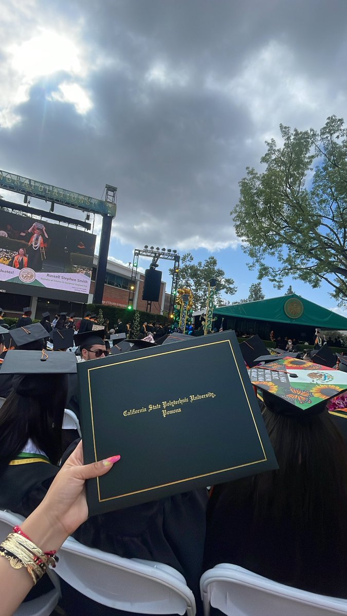 aracelylloera's tweet photo. She’s a whole ass engineer 🥹🧑🏽‍🎓👷🏽‍♂️ https://t.co/WLnXbsLu47