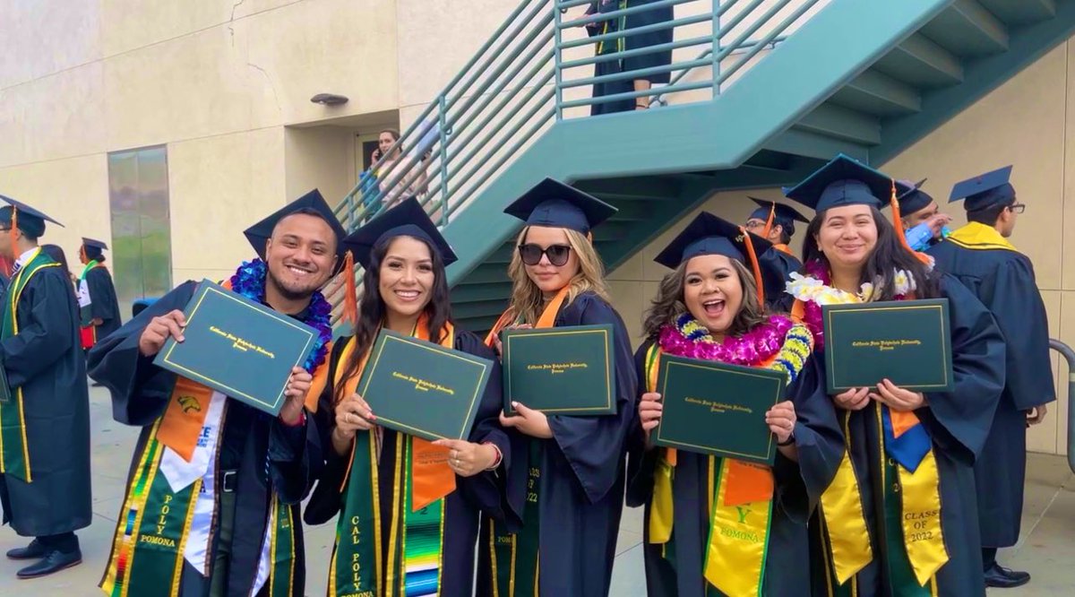 aracelylloera's tweet photo. She’s a whole ass engineer 🥹🧑🏽‍🎓👷🏽‍♂️ https://t.co/WLnXbsLu47