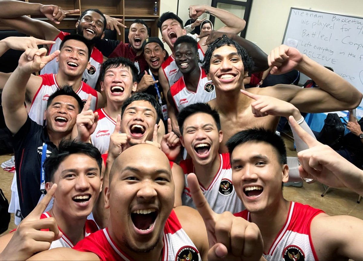 Kesuksesan Timnas Bola Basket Infonesia mencetak sejarah di SEA Games 2021 ini bukan karena kesamaan ras, tapi kesamaan komitmen. 

Seperti harmoni dalam orkestra yang terdiri dari bermacam instrumen yang berbeda.
Bhinneka Tunggal Ika.

Selamat! 🇮🇩