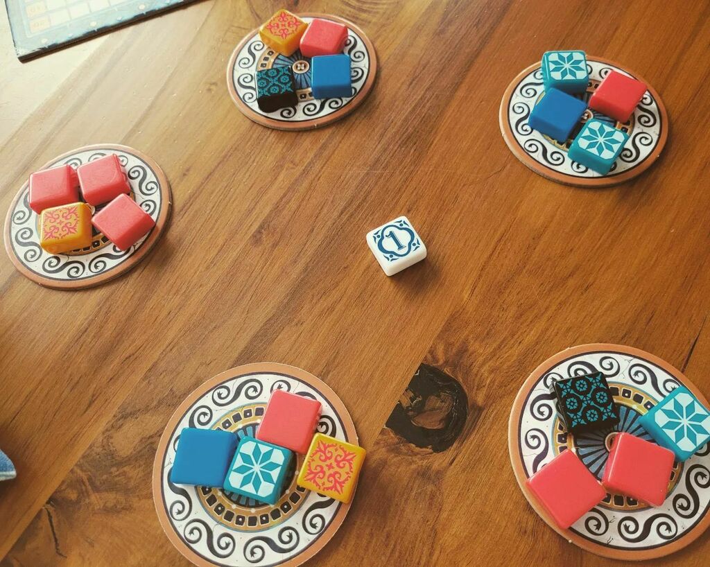 Board_at_home's tweet photo. Don't you love when you see 3 tile on the display and it's your turn first!!
#weareboardathome #azul #azulboardgame #nextmovegames #planbgames #boardgamesofinstagram #boardgames #boardgameaddict https://t.co/FmqdQgq6EK https://t.co/zgmAECYptn