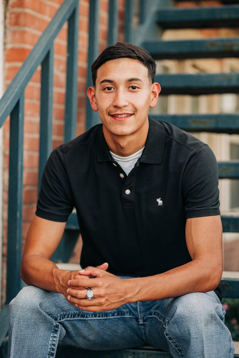 mathew_ortizz's tweet photo. First and last senior Sunday 🎓 https://t.co/zOLUuiVuEe