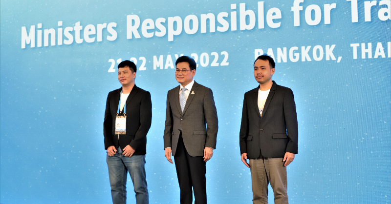 APEC's tweet photo. Congratulations to Palakon Kotchapansompote and Peerawit Tungwongsin, engineers from Thailand for winning the 2022 APEC App Challenge! Their app aims to help reduce food waste. Click on to find out more about the winning app. #APECAppChallenge #APEC2022THAILAND