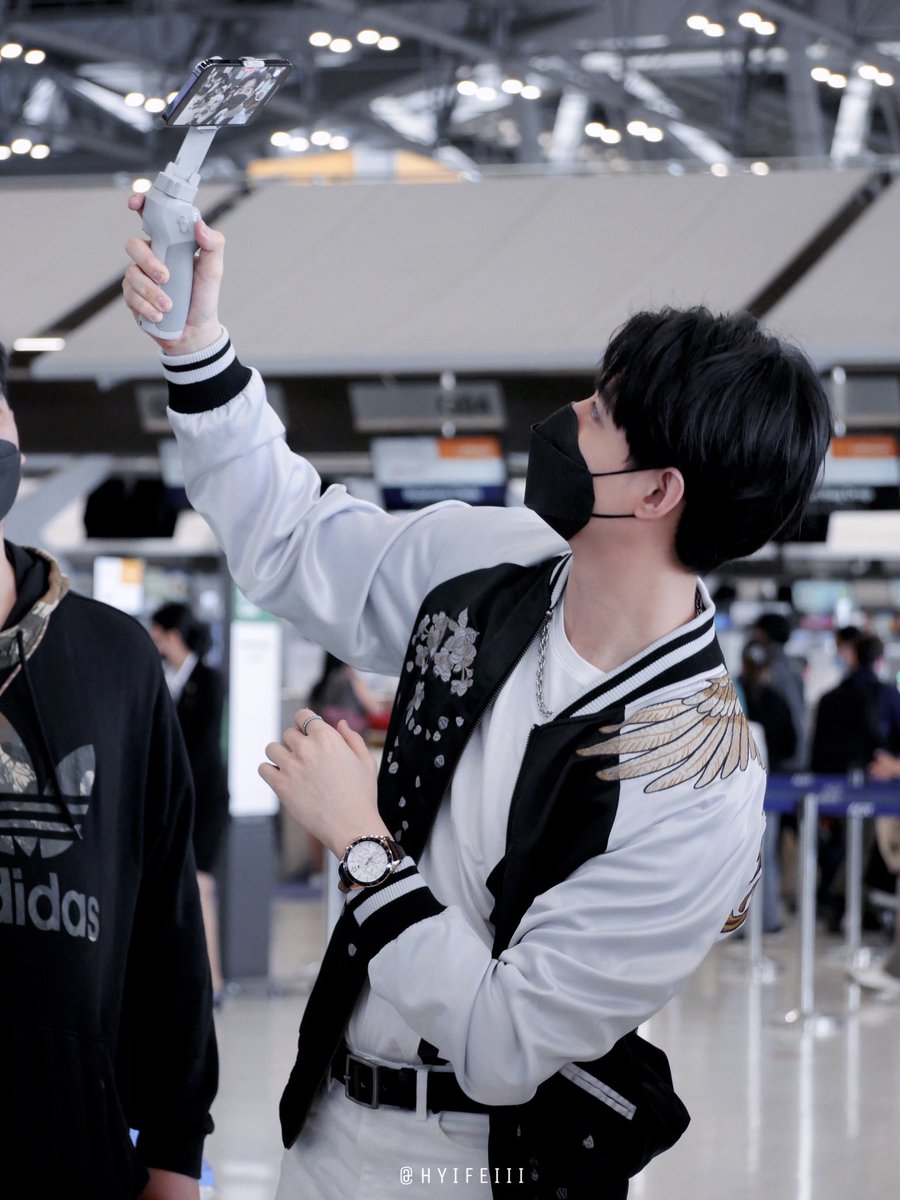ถ่ายแม่ๆดีกว่า วันนี้แม่ๆมาส่งเซ้นต์ไปสวีตกันเยอะเลย 🤩🥳😎

BABYSAINT GO SWISS
#ส่งคุณชายเซ้นต์ไปสวิต
#Saint_sup #MingEr