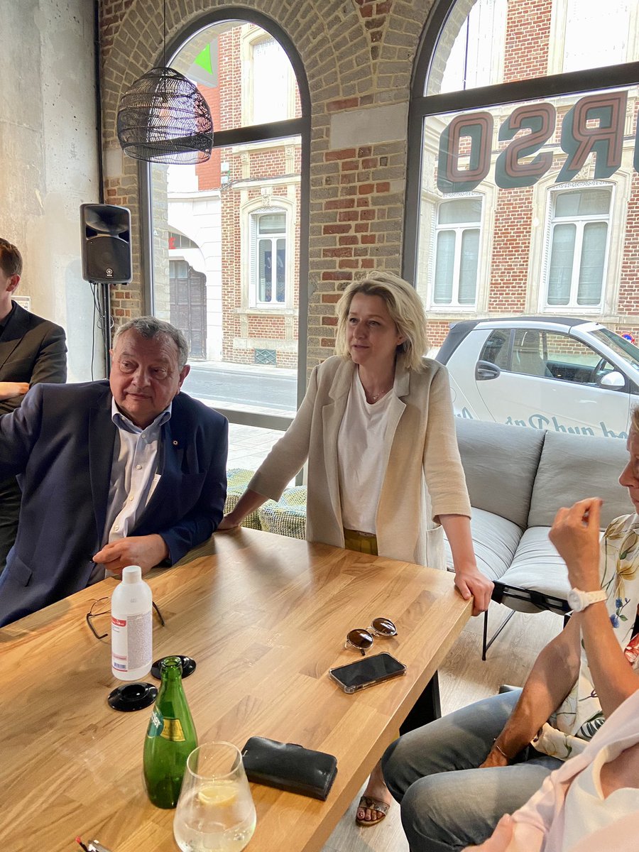 Nos 5 candidats aux #legislatives2022 étaient réunis à #amiens hier soir : présentation et échanges avec les militants de la #MajoritéPrésidentielle venus en nombre ! 

<a href="/barbarapompili/">Barbara Pompili</a> 
<a href="/JLeclabart/">Jean-Claude Leclabart</a> 
<a href="/CaronDecroix/">Virginie Caron-Decroix</a>
<a href="/AlbaneBlt/">albane.dbunk</a> 
<a href="/p_rifflart/">PASCAL RIFFLART</a>