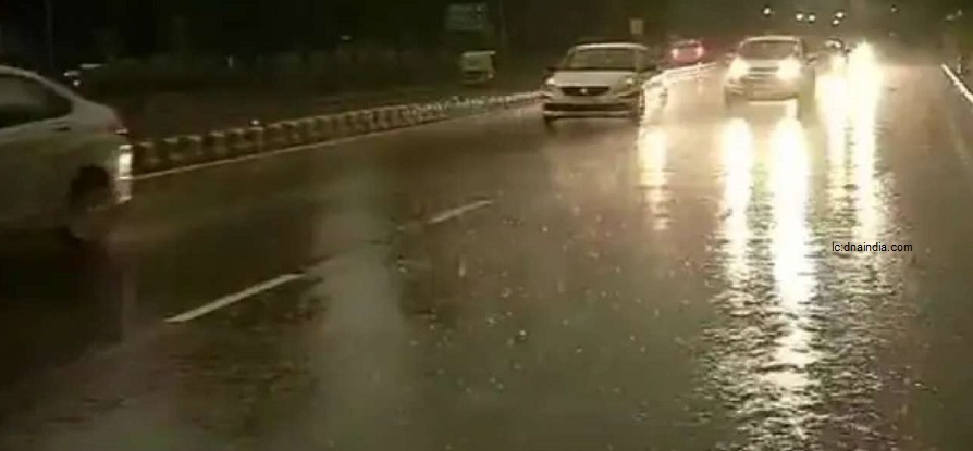 TeamDigitalMar1's tweet photo. Huge Storm In Delhi Causes Power Blackouts, Flights Chaos
https://t.co/W11ZBzY3hk
#DelhiRains #Delhi #DelhiWeather https://t.co/8jfXdT2fMP