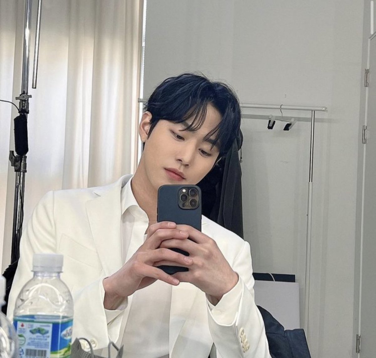 sethrydr's tweet image. came back to new people to say hello to. so hey.