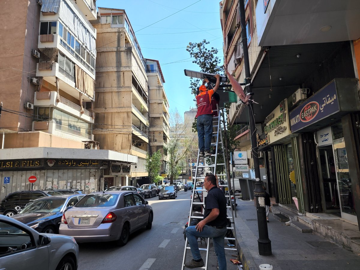 makhzoumi's tweet photo. بعد إنجاز المرحلتين الأولى والثانية من مبادرة إنارة شوارع #بيروت عبر الطاقة الشمسية، حيث تمت إضاءة شوارع كورنيش المزرعة، بشارة الخوري، الحمراء، بربور، زريق، مار الياس، وطريق الجديدة، نستكمل قريبًا المرحلة الثالثة والأخيرة لإضاءة ما تبقى من شوارع العاصمة بيروت.
#ProudlyEmpowering https://t.co/TH1nc2v5VF