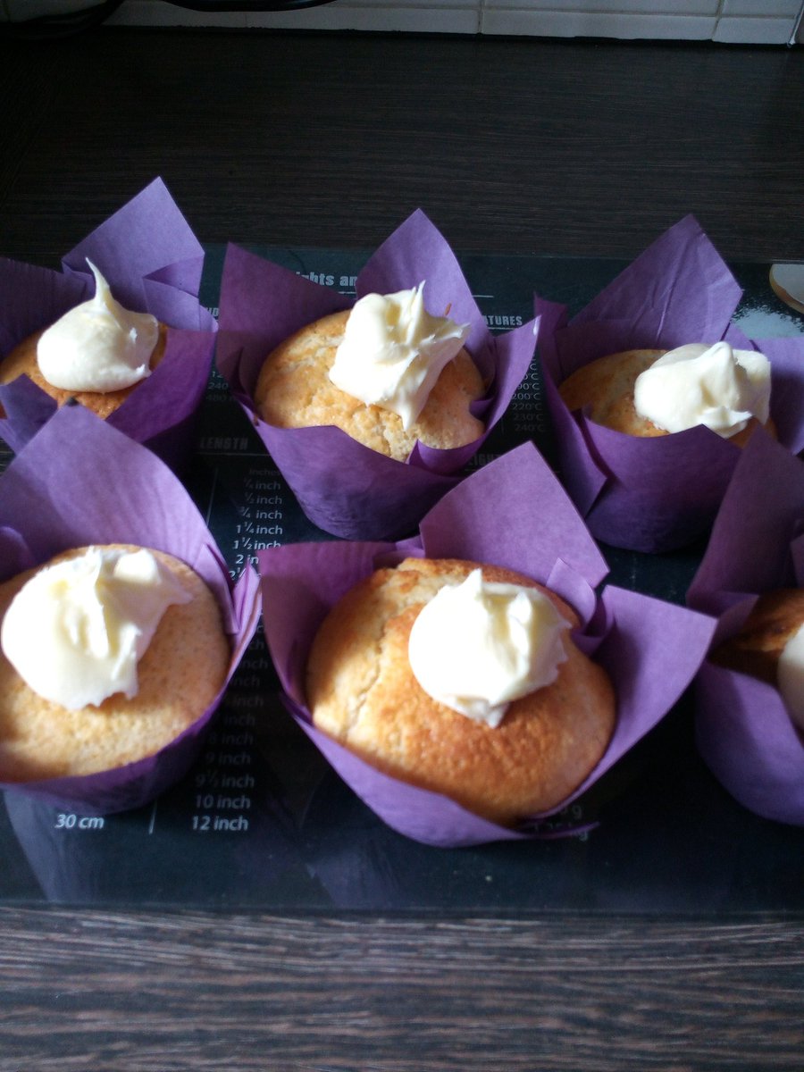 Lemon and raisin muffins made with GF flour.
@stevemelksham 
@BenJamesPhotos  this is my kind of photography.😁