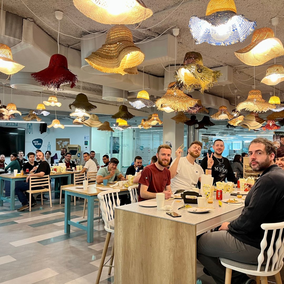 NewWork_es's tweet image. Another year, another great Hackweek!
Here are some memories from our last Hackweek, we have pictures of some projects, workshops, meetings and even hackweek food, as you can see this wasn’t a boring week at all ⌨️🍝

#forabetterworkinglife #newwork_bcn #newwork_vlc #hackweek
