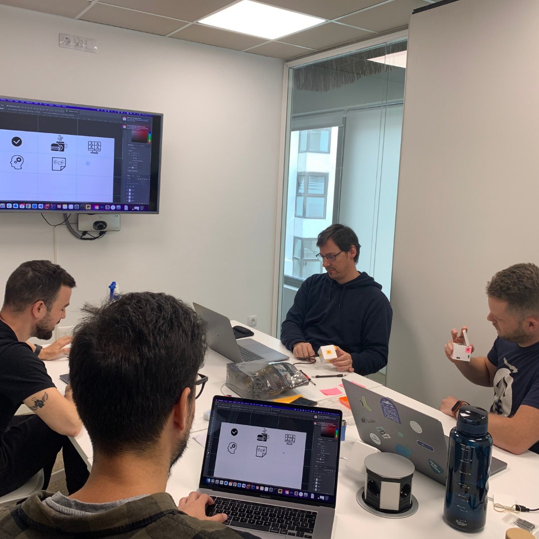 NewWork_es's tweet image. Another year, another great Hackweek!
Here are some memories from our last Hackweek, we have pictures of some projects, workshops, meetings and even hackweek food, as you can see this wasn’t a boring week at all ⌨️🍝

#forabetterworkinglife #newwork_bcn #newwork_vlc #hackweek