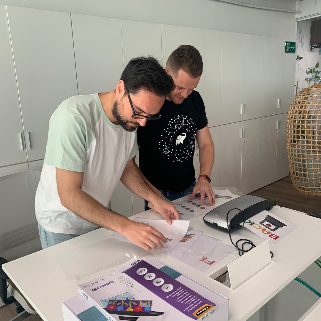NewWork_es's tweet image. Another year, another great Hackweek!
Here are some memories from our last Hackweek, we have pictures of some projects, workshops, meetings and even hackweek food, as you can see this wasn’t a boring week at all ⌨️🍝

#forabetterworkinglife #newwork_bcn #newwork_vlc #hackweek