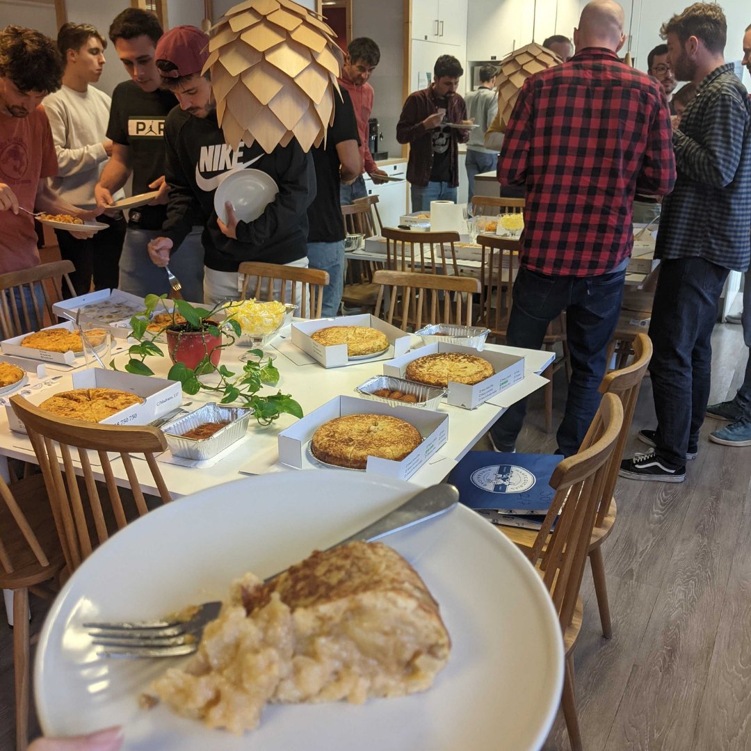 NewWork_es's tweet image. Another year, another great Hackweek!
Here are some memories from our last Hackweek, we have pictures of some projects, workshops, meetings and even hackweek food, as you can see this wasn’t a boring week at all ⌨️🍝

#forabetterworkinglife #newwork_bcn #newwork_vlc #hackweek