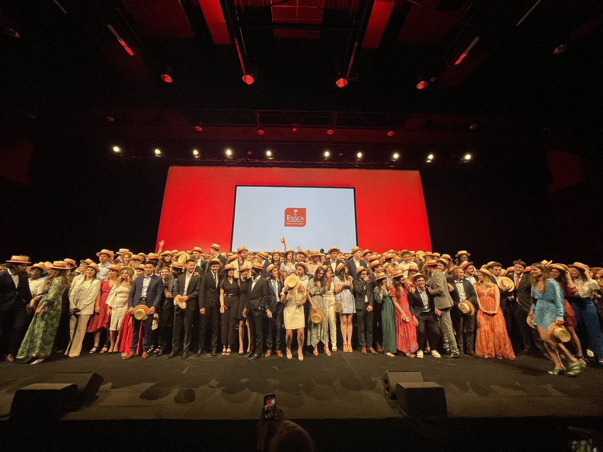 Félicitations à nos diplômés de la promotion 2021 du Programme Grande École ! #mim #proudtobeessca <a href="/ESSCA_Ecole/">ESSCA</a>