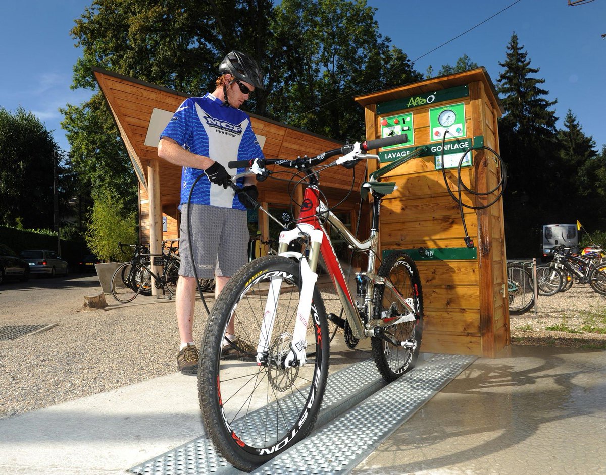 altinnova's tweet photo. @grebert Merci pour l'idée mais @altinnova a déjà créé le concept de #station de services permettant de réparer, gonfler, laver son #vélo #VTT #VAE et informer les cyclistes dès 2003 😉
Découvrez les stations #AltaoModulo https://t.co/jC6RuGBVo2
#lavagevélo #lavageVTT #lavage #servicevélo https://t.co/1JjPynnR1W