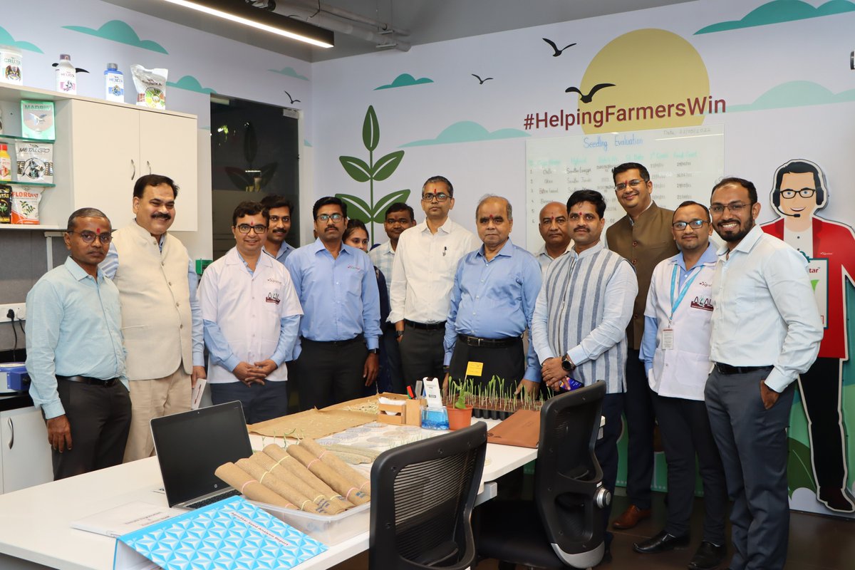 agrostar_in's tweet photo. #India's largest Agri Advisory Center &amp; the AgroStar Quality Assurance Lab for #Seeds &amp; #Fertilizers was inaugurated by Shri. Dheeraj Kumar, IAS, Commissioner Agriculture, Govt. of Maharashtra &amp; Shri Umesh Sarangi, IAS, Retd. Addl. Chief Sec (Home), Govt. Of Maharashtra. 

1/5 https://t.co/K8kWkac0tl
