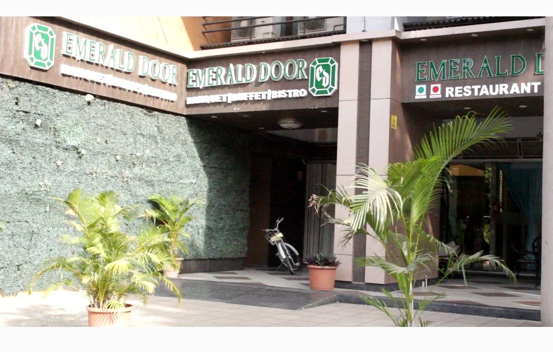 sunmoonnew's tweet photo. Emeralde Door Banquet Hall Sanpada Navi Mumbai #emralddoorbanquet #navimumbai #marriagehall https://t.co/r3qRRik2hQ