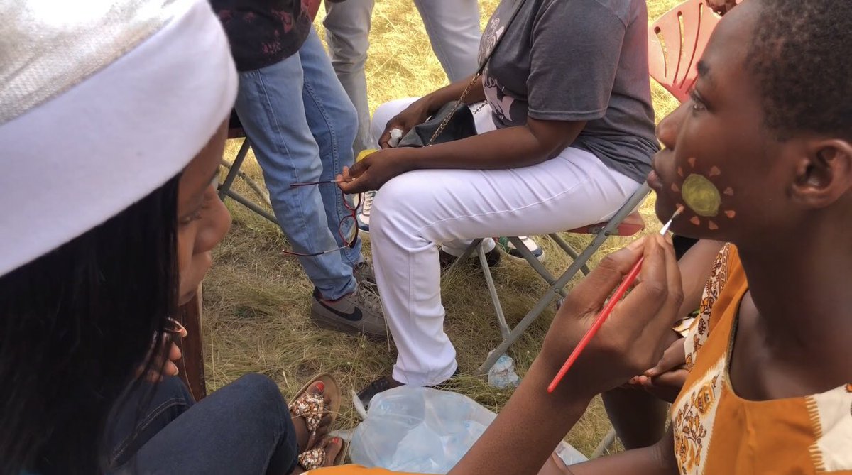 pretty_maey's tweet photo. I don’t know about you but for me, I find delight in reaching out to the less privileged ✨ seeing them smile and blessing you for giving them what to eat and wear. One person at a time I wanna give hope to the hopeless 🙇🏼‍♀️😇🤍 https://t.co/AC6XXfwdKp