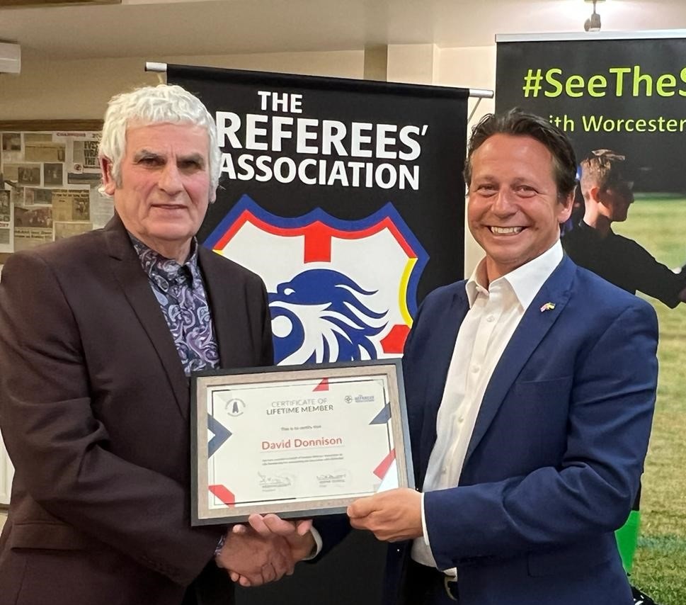 HuddlestonNigel's tweet photo. Pleased to join the @RefsAssociation at their local AGM and Awards Ceremony at Evesham Football Club last week ⚽

Thank you referees across the country for helping ensure our national game of football is run fairly and safely - and is open to all. @DCMS https://t.co/lBgPhogDzr