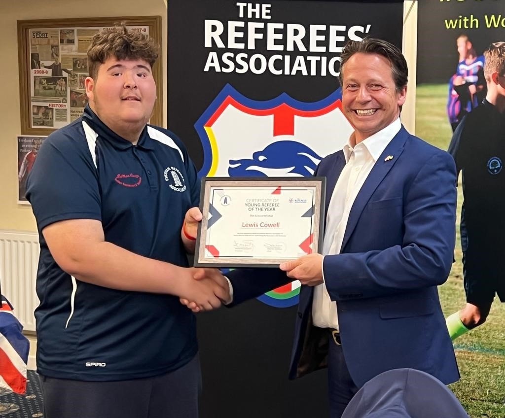 HuddlestonNigel's tweet photo. Pleased to join the @RefsAssociation at their local AGM and Awards Ceremony at Evesham Football Club last week ⚽

Thank you referees across the country for helping ensure our national game of football is run fairly and safely - and is open to all. @DCMS https://t.co/lBgPhogDzr