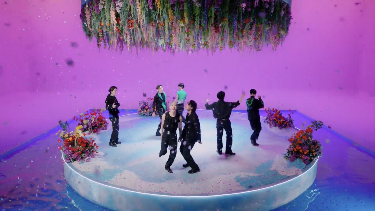 inquirerdotnet's tweet photo. ‘NANANA’ MV OUT NOW!

LOOK: Globally revered South Korean group #GOT7 drops the music video for “NANANA,” the lead track of the septet’s self-titled EP. | @dnvrdelrosario 

WATCH: https://t.co/0iJSKF7Tua

#GOT7HOMECOMING 
#GOT7_NANANA 
#GOT7COMEBACK https://t.co/Gb1YHawa4H