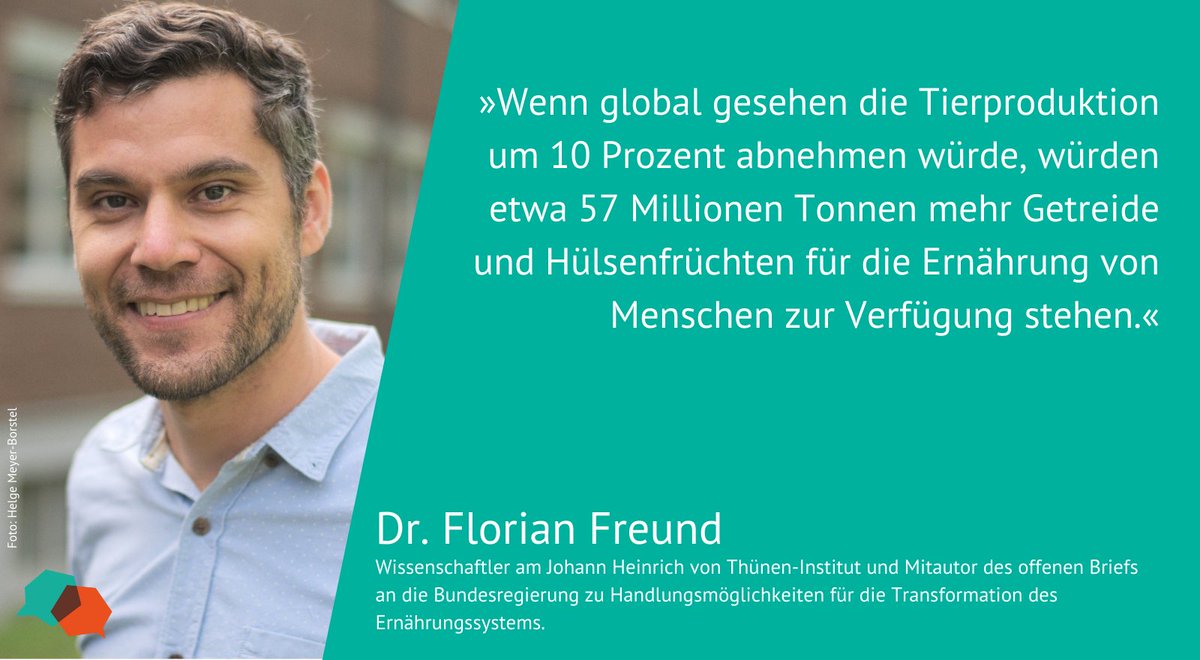 die_debatte's tweet photo. Wie kann jede*r Einzelne einen Beitrag zu mehr #Ernährungssicherheit leisten? Dr. Florian Freund @Thuenen_aktuell nennt im Interview mit #DieDebatte zwei Optionen: Die Reduzierung von Lebensmittelabfällen und der Verzicht auf Fleisch. #Ernährungssicherung 
https://t.co/Pj2yafkRfG https://t.co/vz79Ww2N74