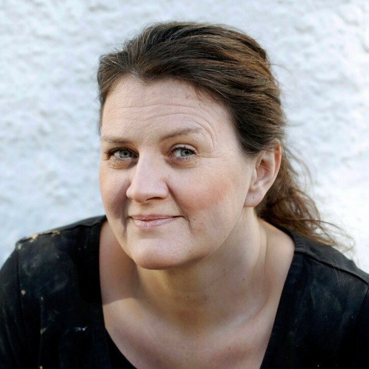maudiskoby's tweet photo. Det har blivit dags att presentera en till av våra keramiker: Annika Wallström @annikawallstrom_ceramics . Annika jobbar ofta med naturen som inspiration och fram växer vackra saker. Och vem kan till exempel motstå hennes charmiga prickiga blomkrukor? Se… https://t.co/KjstL0muKz https://t.co/9WAsQHVkz4