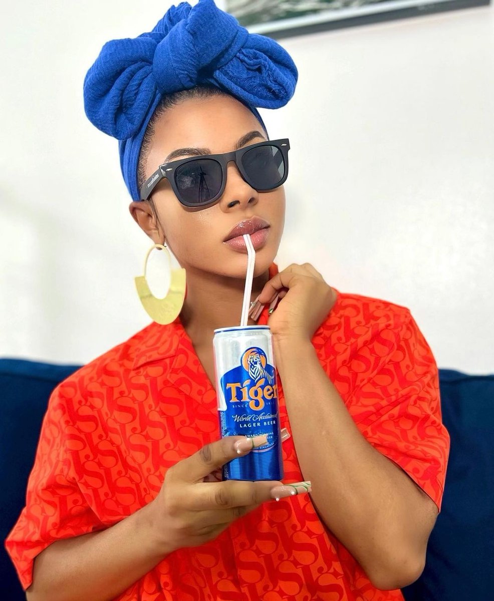 I couldn't find blue and orange Wear 🥺🥺🥺
I'm mixing the two colours together 👀👀👀
I gat to participate 🥵🥵🥵
#BoogieWithLiquorTiger 
LIQUOROSE TIGER BEER CHALLENGE
DO IT LIKE LIQUOROSE
#Liquolions