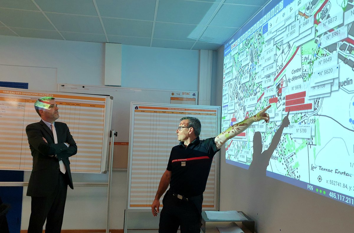 Prefet36's tweet photo. Après les #orages de #grêle de la nuit le préfet a tenu à saluer les sapeurs-pompiers de l'#Indre, très fortement mobilisés, et encore sur de nombreuses interventions ce matin. Un grand merci à eux 🙏

☎️𝐑𝐚𝐩𝐩𝐞𝐥: 𝐧'𝐚𝐩𝐩𝐞𝐥𝐞𝐳 𝐥𝐞 𝟏𝟖 𝐪𝐮'𝐞𝐧 𝐜𝐚𝐬 𝐝’𝐮𝐫𝐠𝐞𝐧𝐜𝐞 https://t.co/BsZPH96zWb
