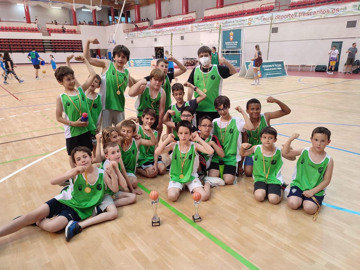 CPBTiernoGalvan's tweet photo. ¡En el colegio estamos de enhorabuena! Tenemos unos campeones del baloncesto. Los más pequeños han conseguido el tercer premio en la liga escolar de dicho deporte y los mayores han conseguido el PRIMER PREMIO. ¡Enhorabuena a todos ellos! @revista360y5tr1 @ayto3cantos @CtifNorte https://t.co/08qVsa9MIJ