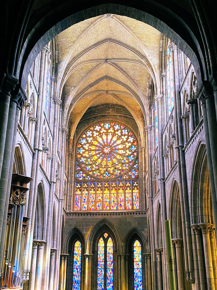 ✨✨✨« Les gens sont comme des vitraux: brillants d’éclat quand le dehors est ensoleillé, mais à la nuit tombée leur véritable beauté ne se révèle que s’il y a une lumière à l’intérieur. »✨✨✨
Elizabeth Kubler Ross
📸|perso|