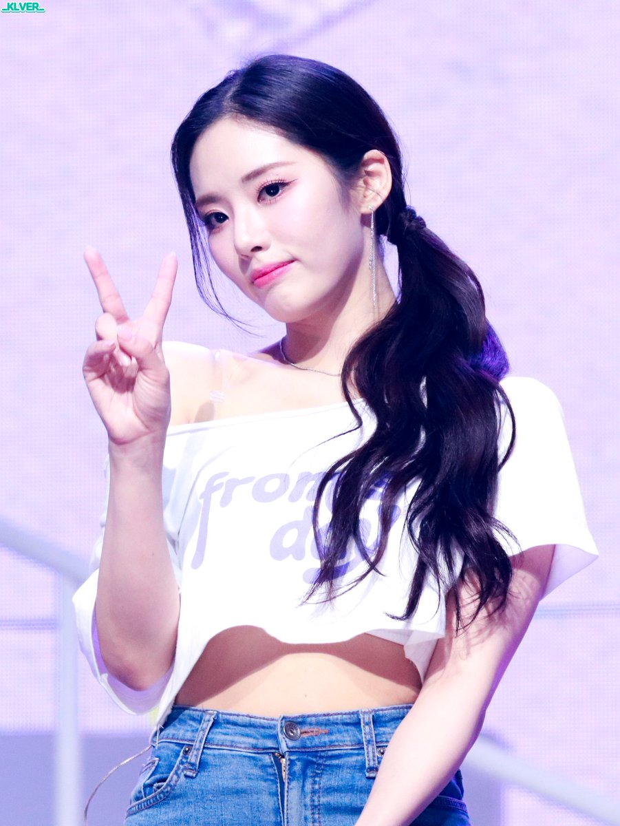 _klver_'s tweet photo. 220423 프로미스나인 박지원
🐰✌🏻☺️

#프로미스나인 #fromis_9
#박지원 #지원 #jiwon https://t.co/55cHuViGou