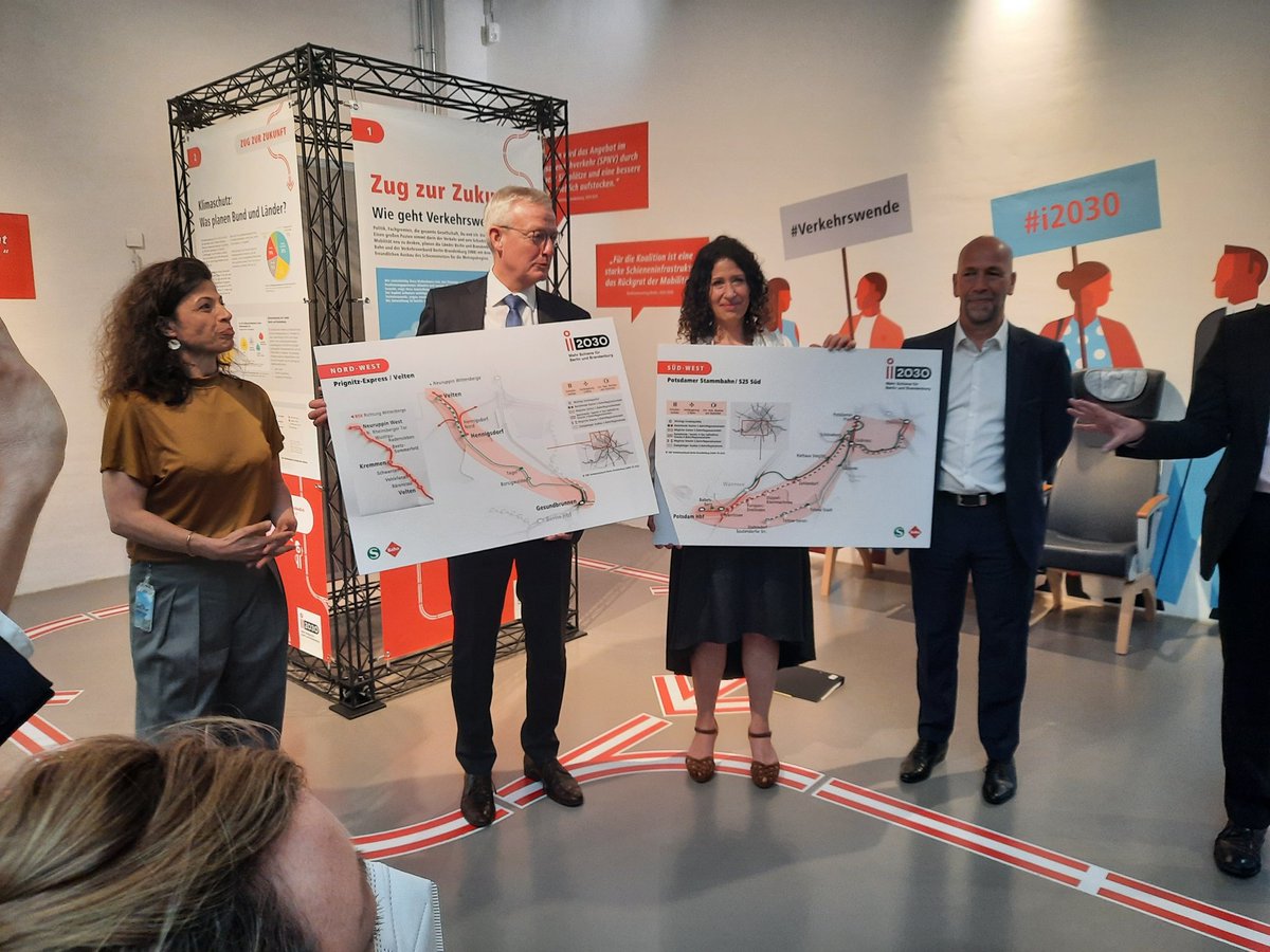 NicolasSustr's tweet photo. #Stammbahn als Regionalbahn und der #Prignitzexpress weiter über #Falkensee nach #Berlin. Auf diese Lösung für #i2030 haben sich @Bettina_Jarasch und Guido Beermann geeinigt. Inbetriebnahme irgendwann Mitte der 2030er Jahre. https://t.co/f8RRzyTQr5