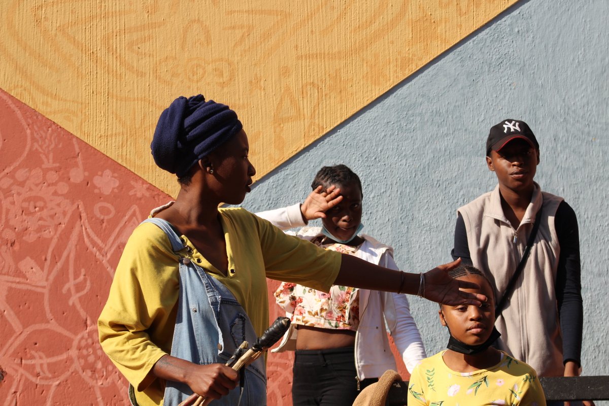 MICentre4Music's tweet photo. Ugubhu nezinsimbi zomculo wesintu!
Delivered in partnership with Izilimi Zase Afrika, the program preserves indigenous sounds, songs and stories through teaching them to young children at the centre and outside community, where traditional stories are told and new ones are born. https://t.co/hUSEtHAFjB