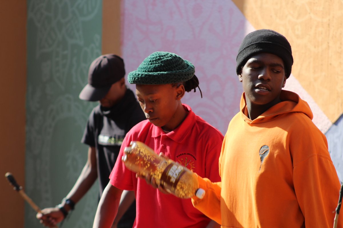 MICentre4Music's tweet photo. Ugubhu nezinsimbi zomculo wesintu!
Delivered in partnership with Izilimi Zase Afrika, the program preserves indigenous sounds, songs and stories through teaching them to young children at the centre and outside community, where traditional stories are told and new ones are born. https://t.co/hUSEtHAFjB