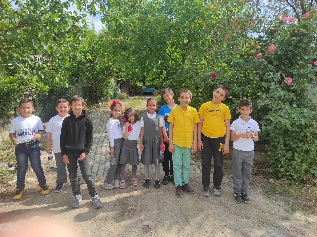 seckoy's tweet photo. Yürüyüş Etkinliğimiz 🚶 🌲🌴🌻 https://t.co/w8cwB8jEOl