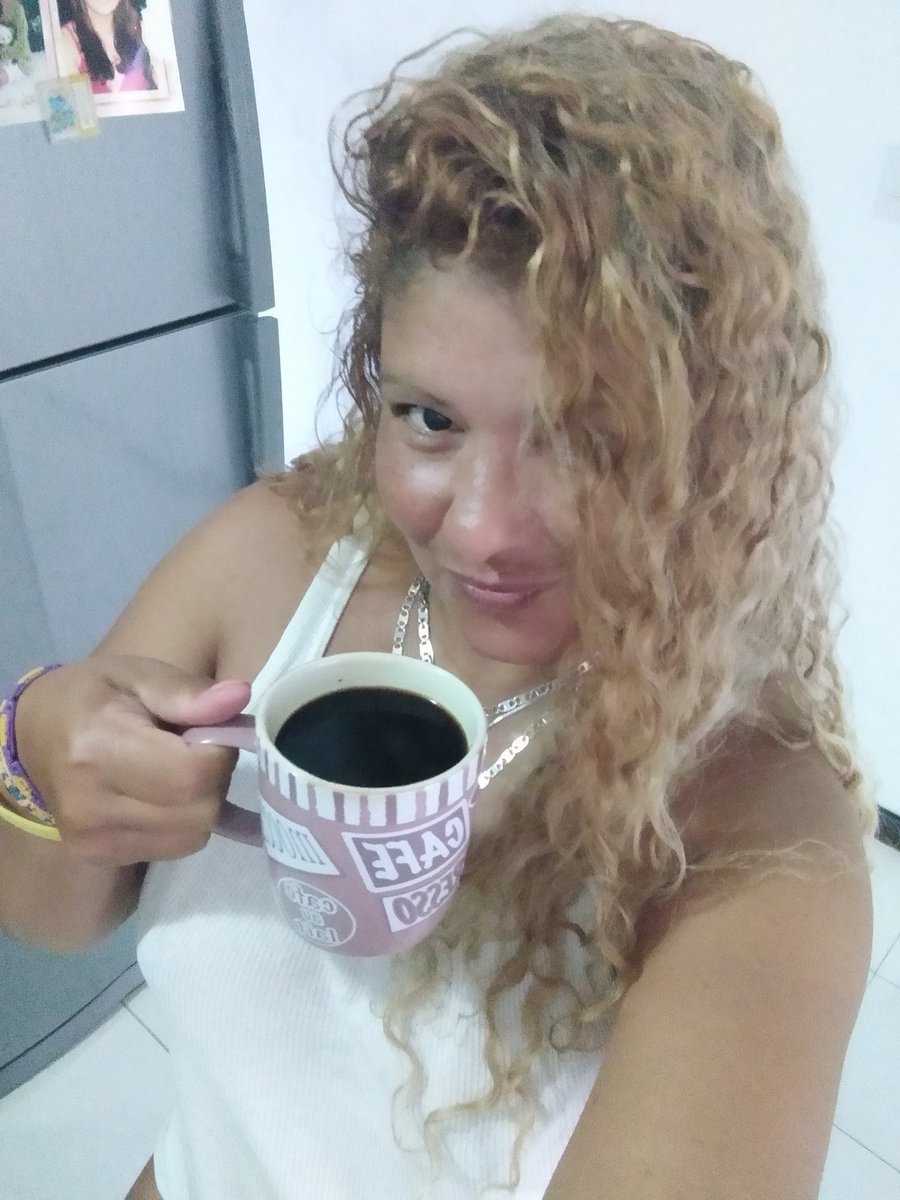 Plecll891's tweet photo. Mí delicioso café y mí sonrisa encantadora!
Feliz comienzo de semana para todos. https://t.co/XcLVaiNs6N