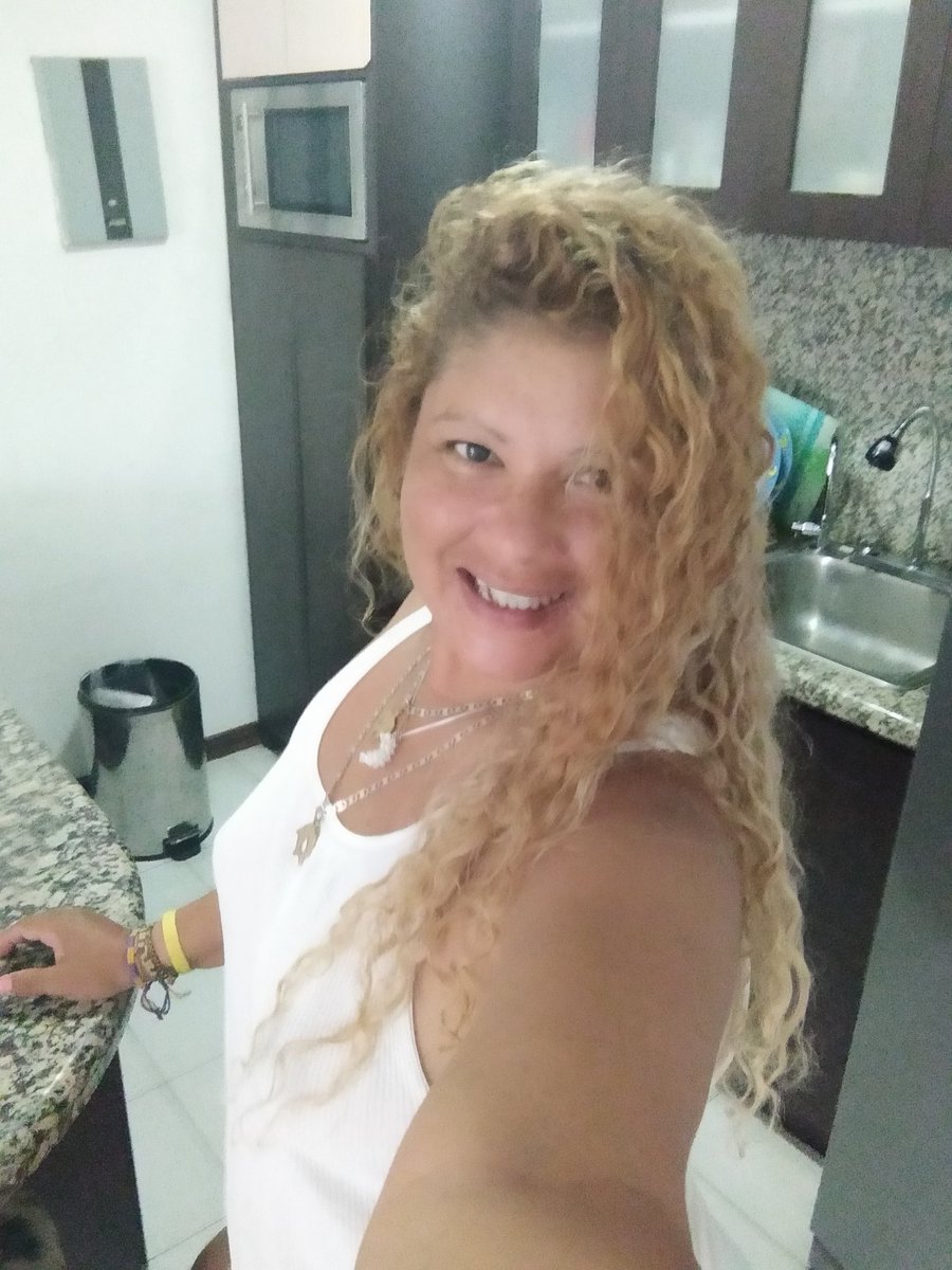 Plecll891's tweet photo. Mí delicioso café y mí sonrisa encantadora!
Feliz comienzo de semana para todos. https://t.co/XcLVaiNs6N