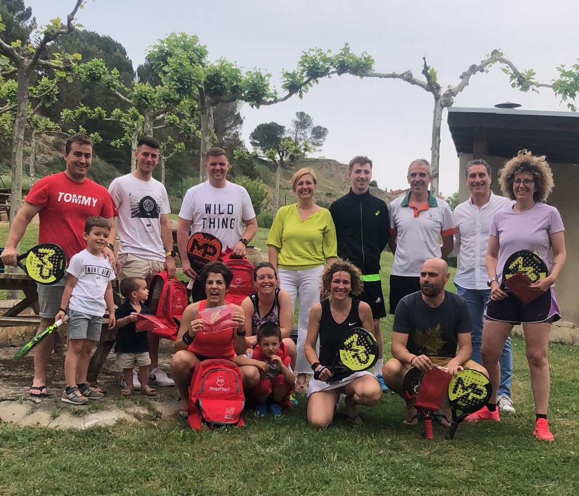 FNPadel's tweet photo. 🏆 ¡Ayegui reparte sus premios! 🏆
Las instalaciones deportivas de Ardantze acogieron la disputa de la 4ª Prueba del Circuito DN Merindades 2022 con 104 deportistas inscritos/as.
📝 https://t.co/yeDtDPq8HF
📸 https://t.co/8dLGY2skYb
#CM4AYTOAYEGUI #padel #navarra #Merindades #FNP https://t.co/RUtKFzOqxC