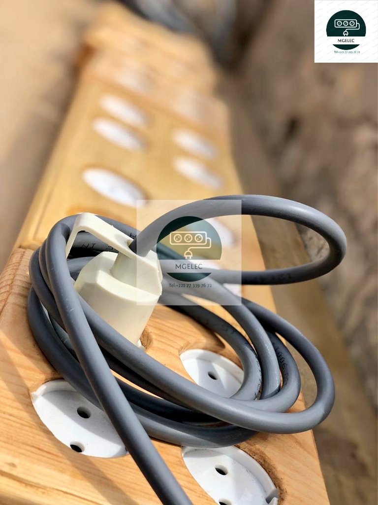 Malik_Guisse's tweet photo. Salut !j’espère que vous allez bien
Depuis quelques mois je me suis lancé dans un projet de confection de multiprise en bois.
Pratique autant à la maison qu’au bureau elles sont légères et peu encombrantes 
Nous avons deux formats pour l'instant ,en 4prises et en 8 prise.. https://t.co/fSxQYgytY8