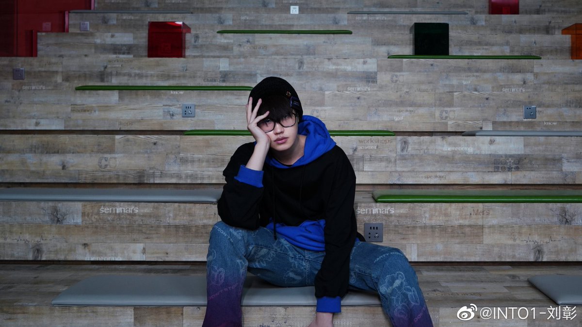 plasterglueakm's tweet photo. ‘ไฮ~แร็ปเปอร์’               ‘ไง..แฟนแร็ปเปอร์’ https://t.co/ug5bMBVRMQ