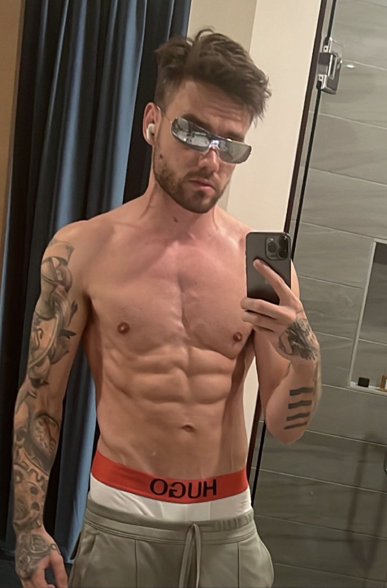 FitFamousMales's tweet photo. Liam Payne 🔥🔥 https://t.co/Nfu2GaIHSM