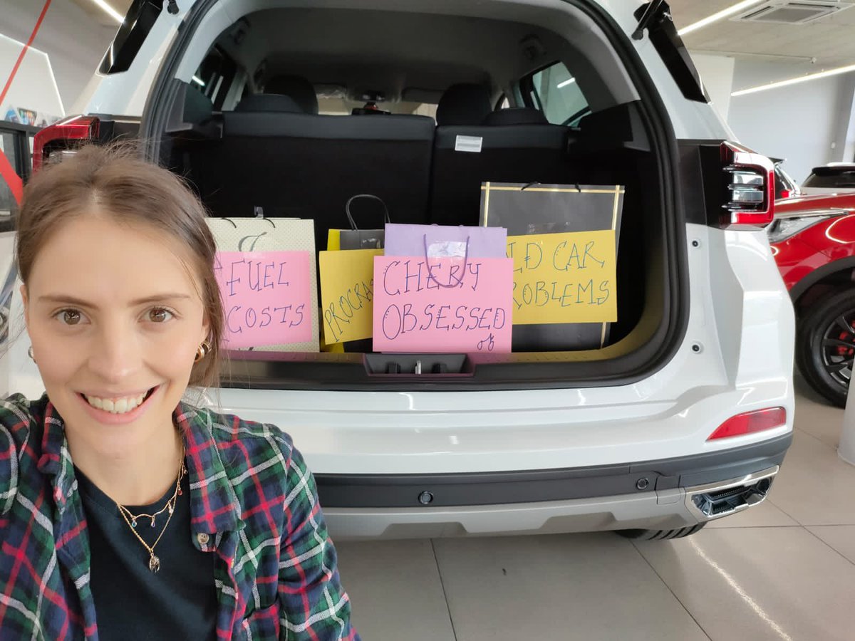 bod3n3_'s tweet photo. C-harming
H-igh power 
E-conomic 
R-obust 
Y-earlong (10 year warranty !) 🤩

I thought genies were only supposed to grant 3 wishes !🧞‍♀️ 

@AbsaSouthAfrica #AbsaWinAChery 🤩❤️‍🔥🚘 https://t.co/ZUUvNF5Pu0