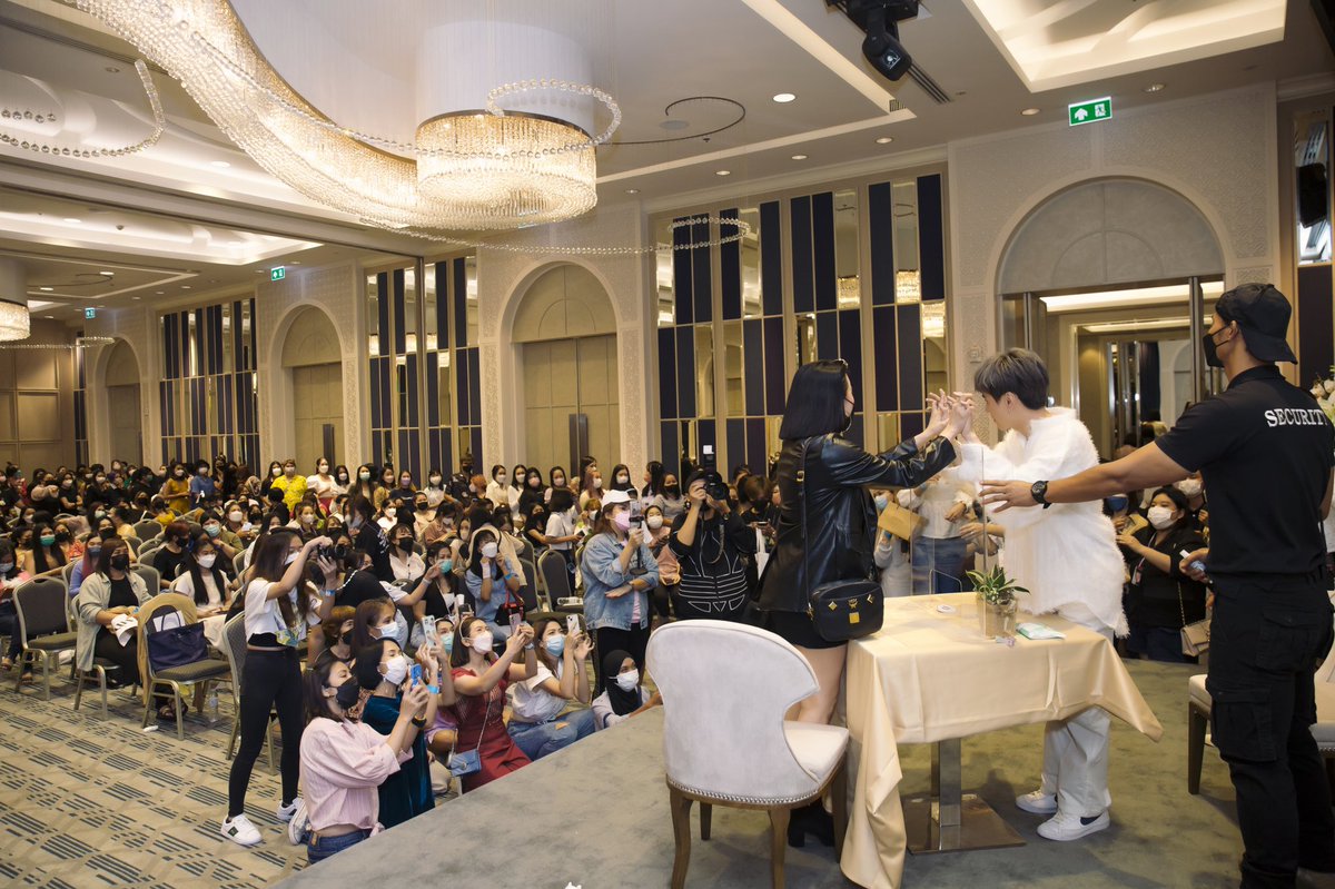 QH_MasterD's tweet photo. Cảm ơn Muzik vì đã dành những điều tuyệt vời nhất đến Quang Hùng MasterD, cảm ơn vì đã luôn yêu thương và chờ đợi…

Hẹn gặp lại Muzik 💙 

🖇: https://t.co/hluyLpbNM9

#QuangHungMasterD #Muzik https://t.co/8GyavXE4Xs