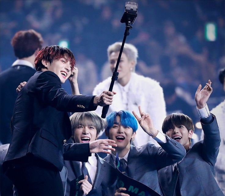 whitesoob's tweet photo. “sunbaenim, we will make sure to make you proud of us” -txt https://t.co/M1BAhGy6XK
