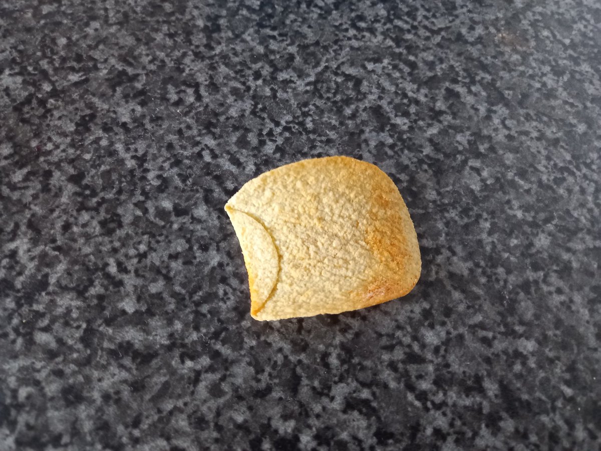 EmmaJdoodles's tweet photo. Hey @Pringles I found the folded one, what do I win 😂 https://t.co/Otd7WEAmcM