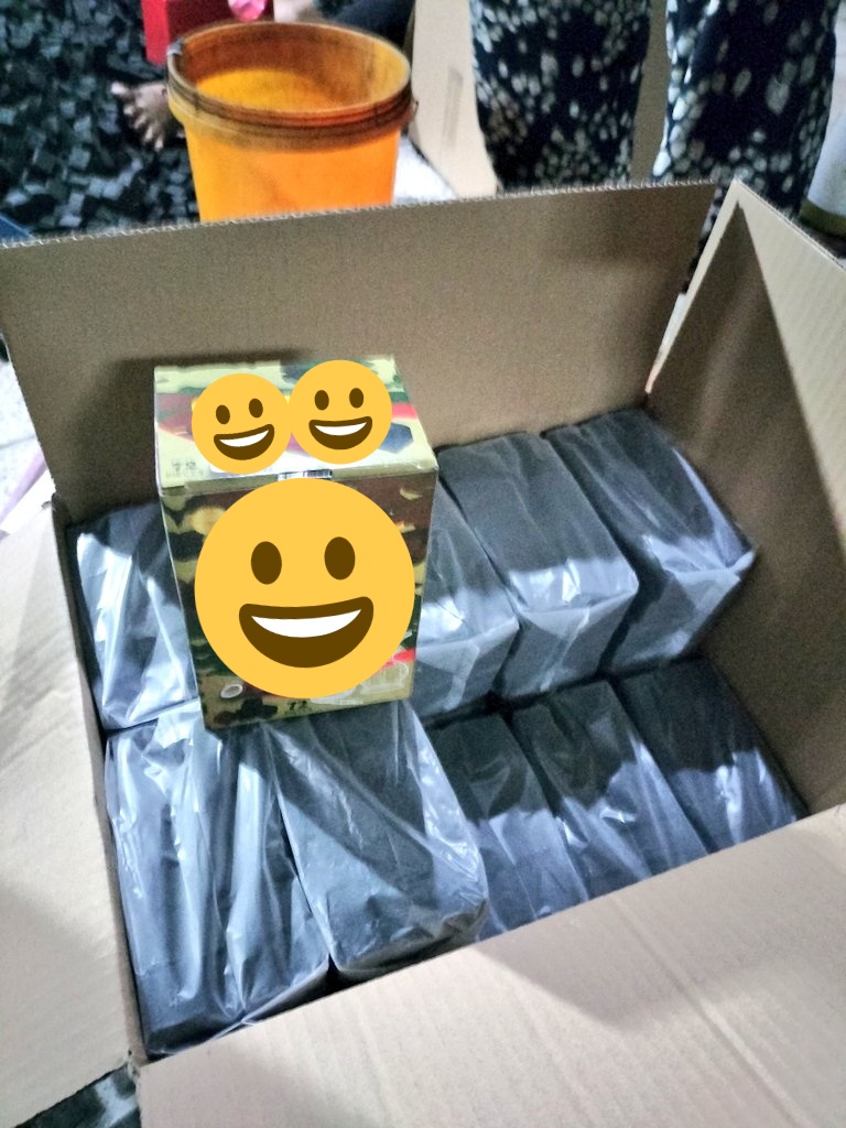 ChacoViet's tweet photo. 手作業で一つ一つ丁寧に梱包📦 オリジナルデザインのパッケージ包装にも対応できます🎁 #炭 #ココナッツ #shisha #hookah #chacoal #シーシャ https://t.co/NMC3qrHhtU