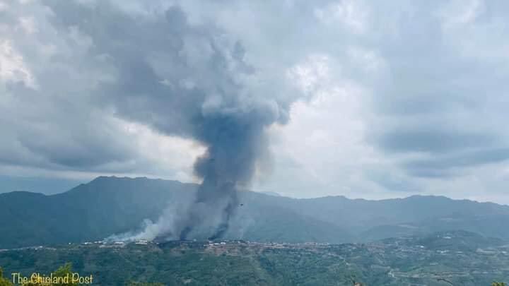 spring_2021's tweet photo. More houses have been set on fire by Military Council Troops in Thantlang Town, Chin State since the morning of May23. The military council fired artillery shells to the Kyaung Ward and on the way to the CNA headquarters.

#2022May23Coup
#WhatsHappeningInMyanmar https://t.co/iMWUepXLiC