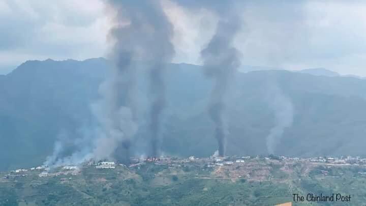 spring_2021's tweet photo. More houses have been set on fire by Military Council Troops in Thantlang Town, Chin State since the morning of May23. The military council fired artillery shells to the Kyaung Ward and on the way to the CNA headquarters.

#2022May23Coup
#WhatsHappeningInMyanmar https://t.co/iMWUepXLiC