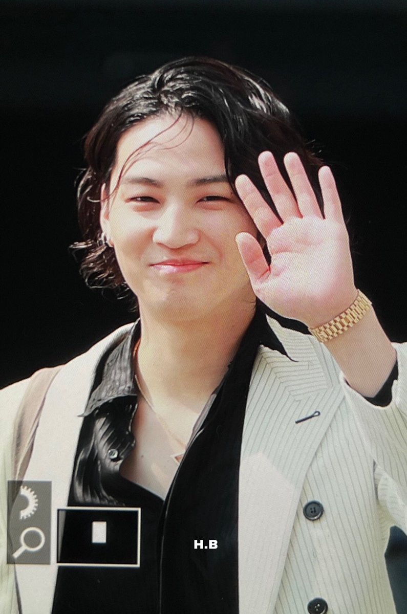 hello_bbomi's tweet photo. 220523 퇴근!

#got7         
#JAYB
#제이비
#재범
#Jaebeom
@jaybnow_hr https://t.co/YGs1RbbUSj
