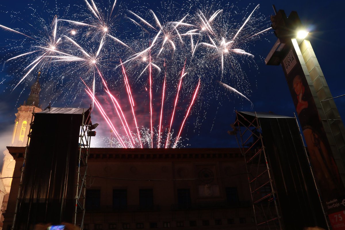 Brutal piromusical de fin de fiestas goyescas 2022! <a href="/PZaragozana/">PirotecniaZaragozana</a> <a href="/DStyleZgz/">Dstyle Zaragoza</a> <a href="/SoydeZaragoza/">Soy de Zaragoza</a> <a href="/zaragoza_es/">AyuntamientoZaragoza</a> <a href="/anabelperezh/">anabel pérez 🇪🇦</a> <a href="/Sil_Arroyo/">Silvia Arroyo García</a> <a href="/meteo_vicbarba/">Victor Barba Salas</a> <a href="/CarmenFlowersA/">Carmen</a> <a href="/ZaragozaDirecto/">Zaragoza Directo</a> <a href="/guiadezaragoza/">@guiadezaragoza</a> @evamazar <a href="/apirotecnia/">AMIGOS PIROTECNIA AC</a> <a href="/PirofanWeb/">Pirofan</a> #piromusical #fiestasgoyescas2022 #Zaragoza